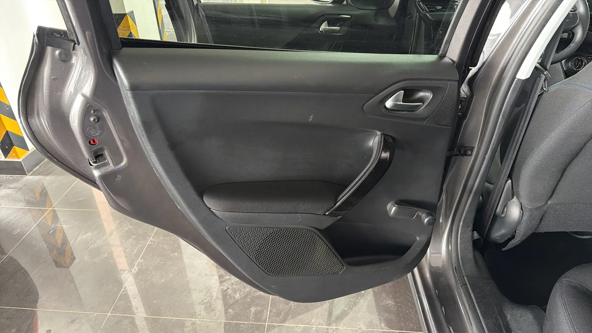 Peugeot 208 - View model 29