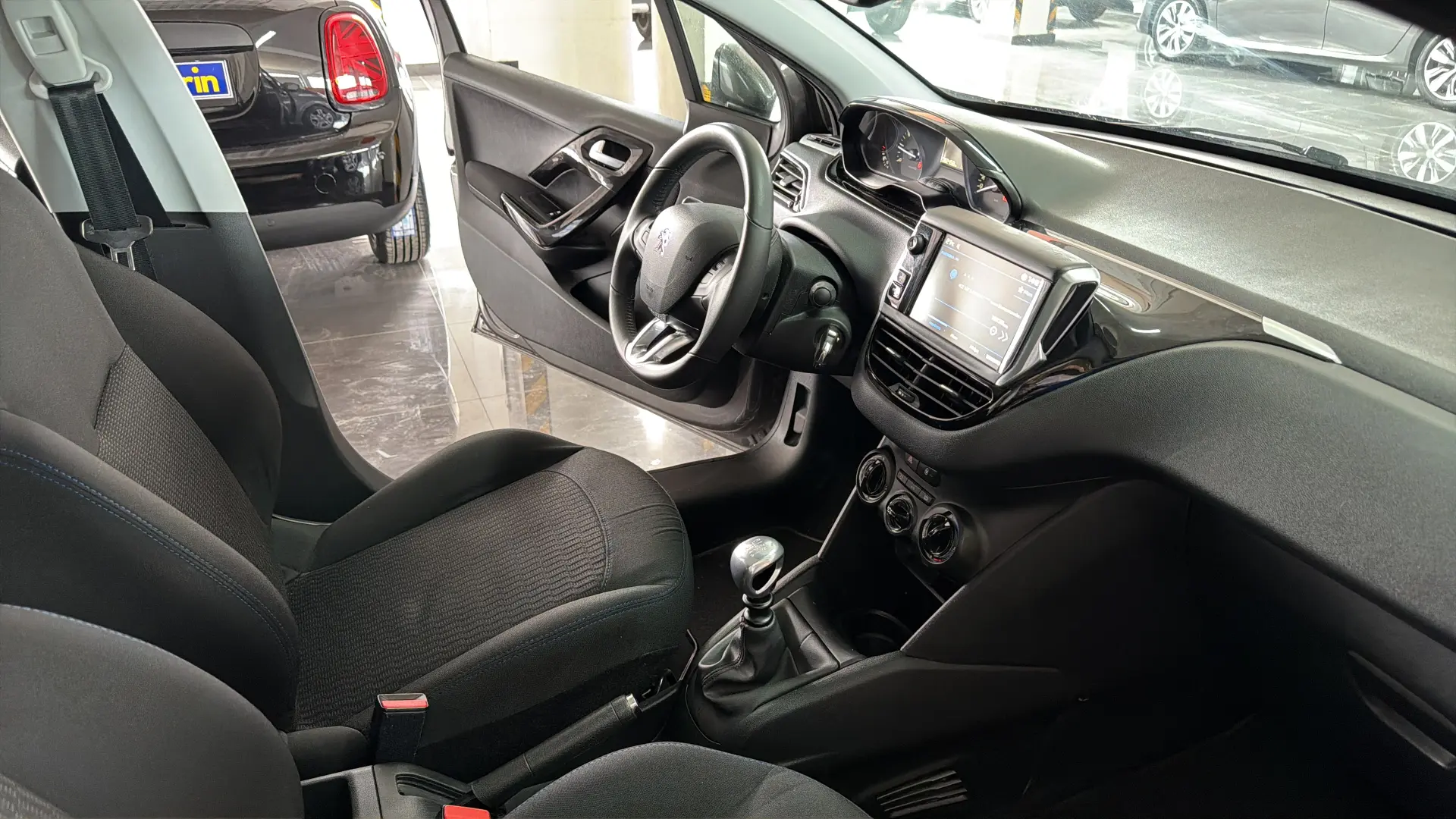 Peugeot 208 - View model 30