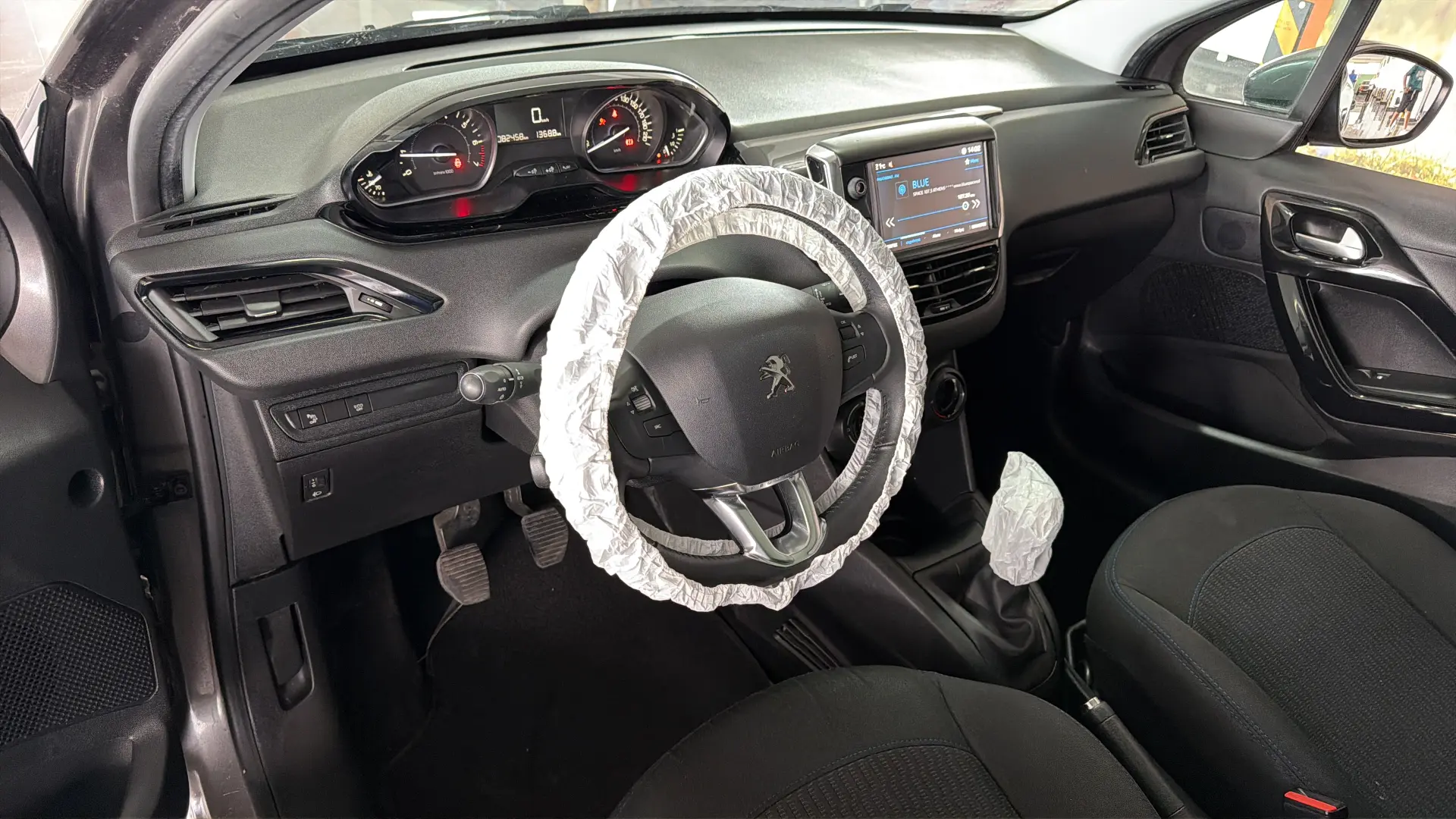 Peugeot 208 - View model 31
