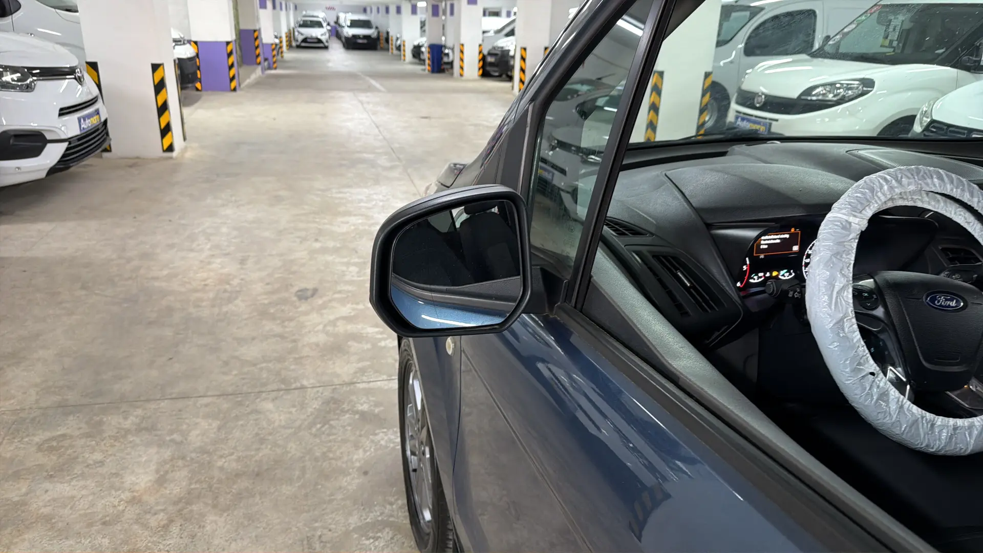 Ford Grand Tourneo - View model 9