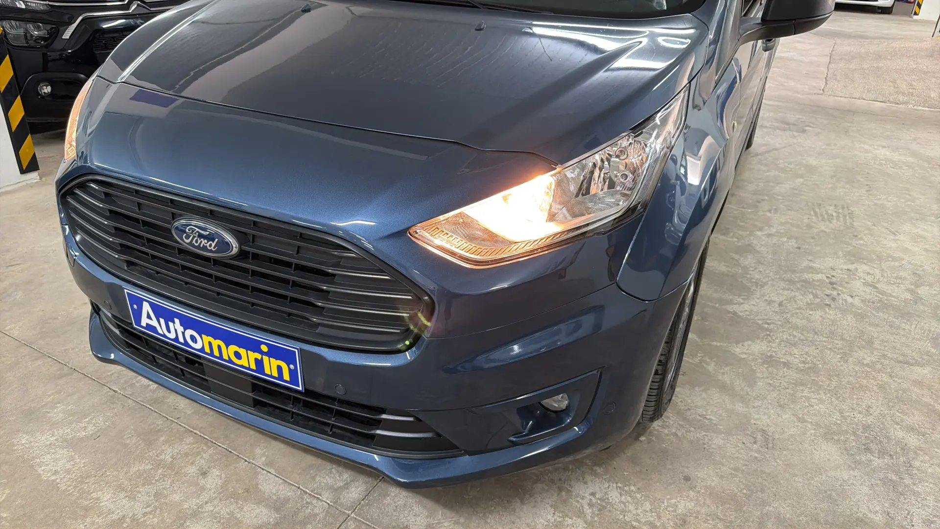Ford Grand Tourneo - View model 10