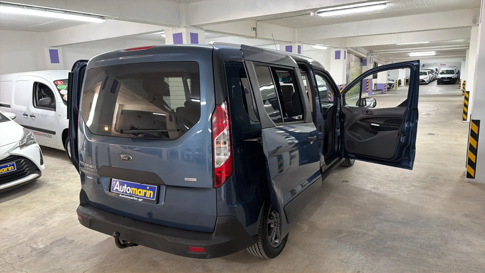 Ford Grand Tourneo - View model 12