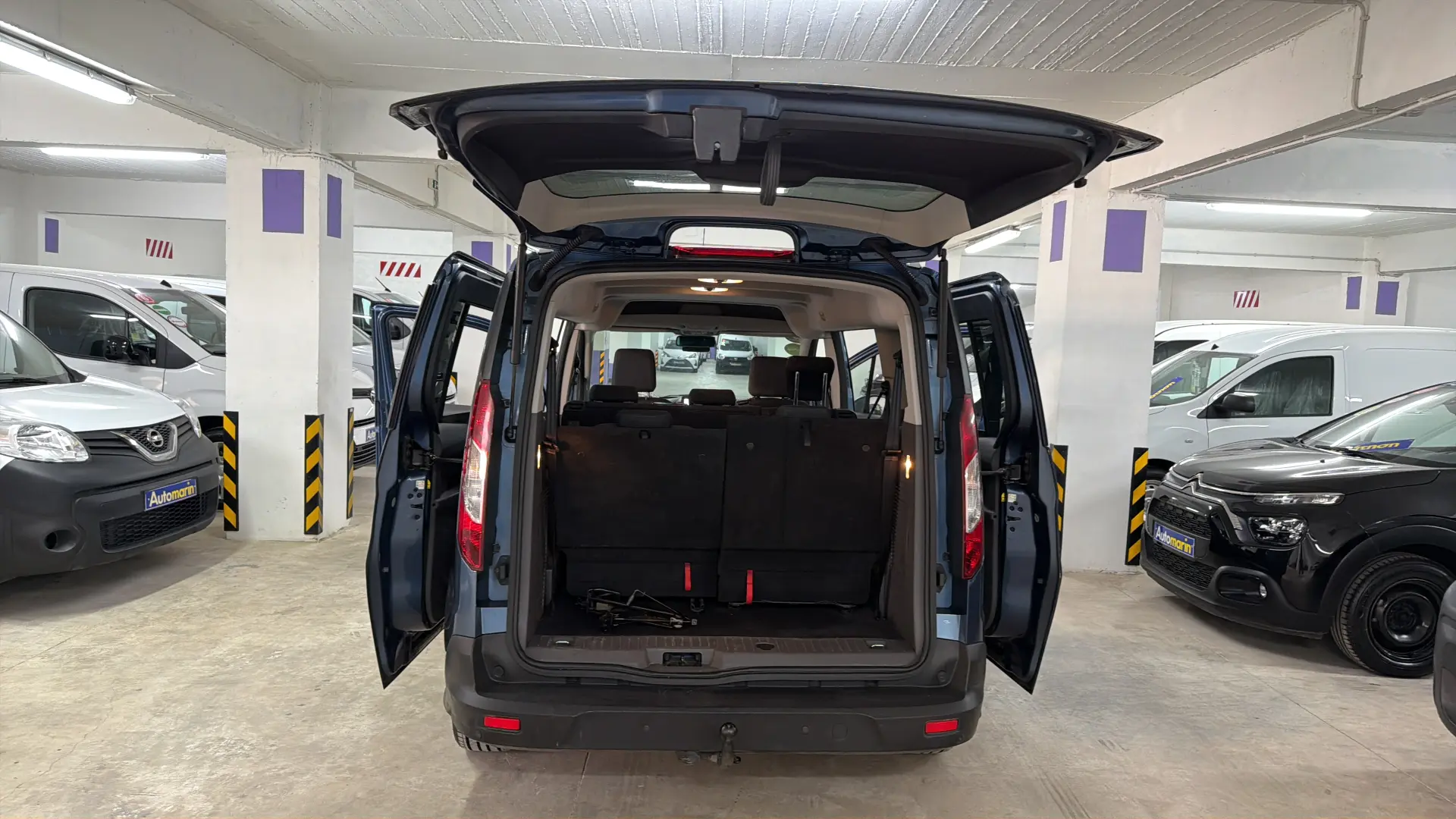 Ford Grand Tourneo - View model 14