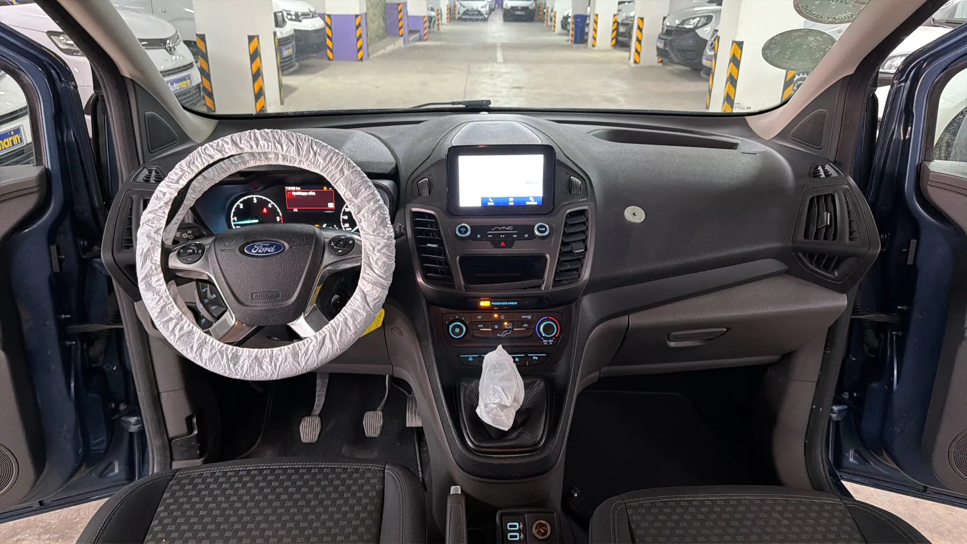 Ford Grand Tourneo - View model 17