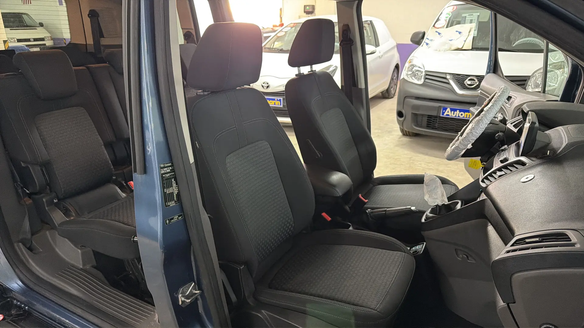 Ford Grand Tourneo - View model 19