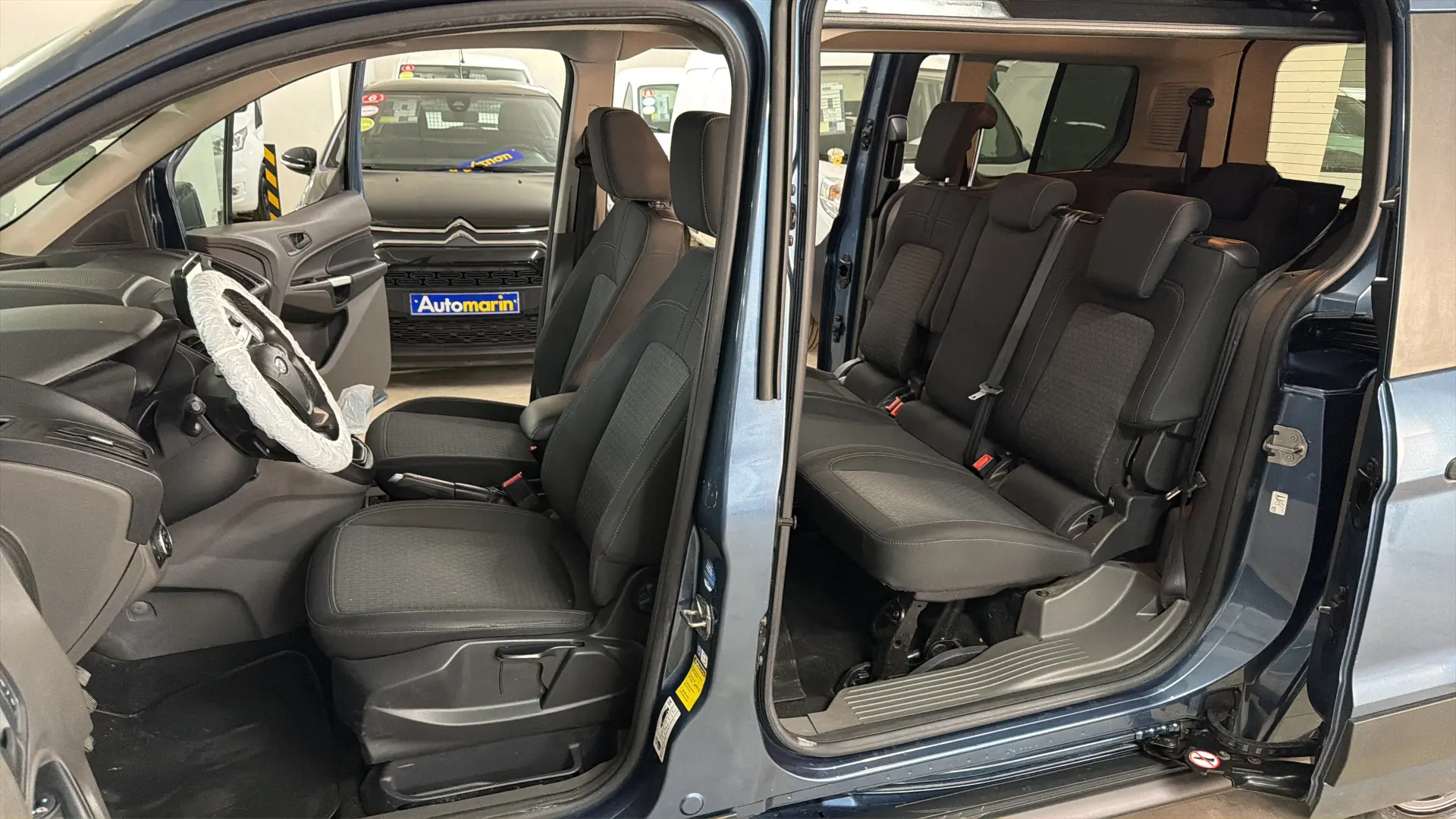 Ford Grand Tourneo - View model 20