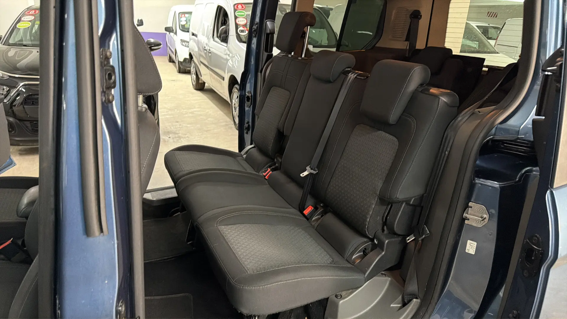 Ford Grand Tourneo - View model 21