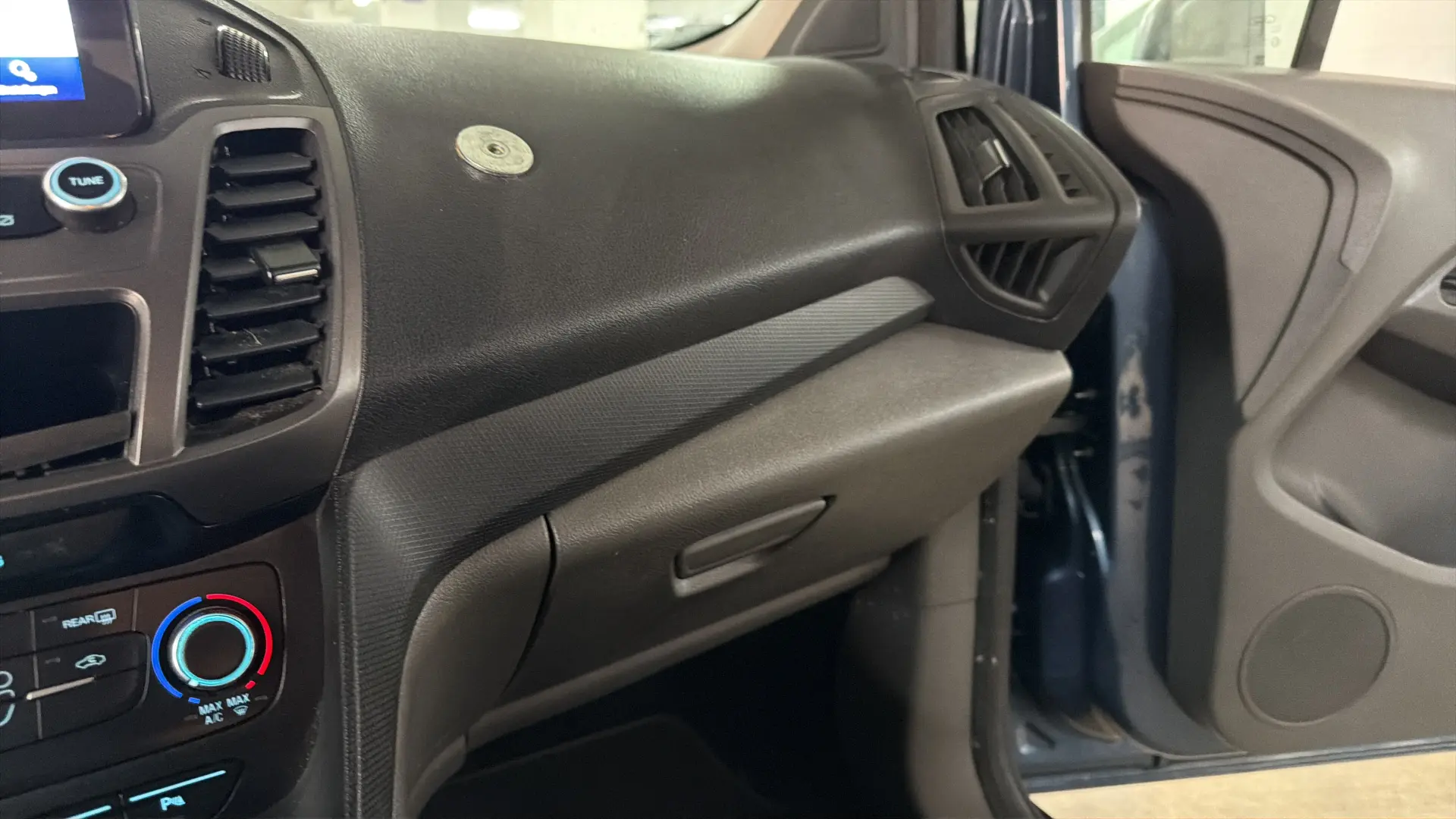 Ford Grand Tourneo - View model 27