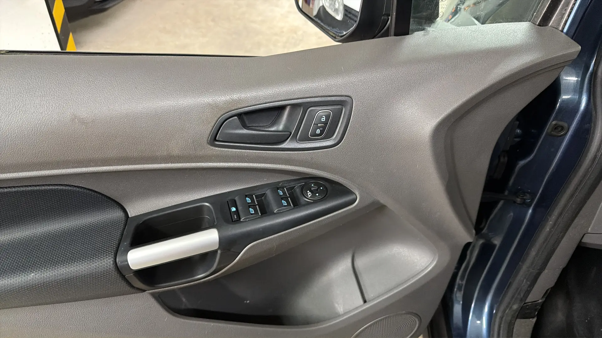 Ford Grand Tourneo - View model 30
