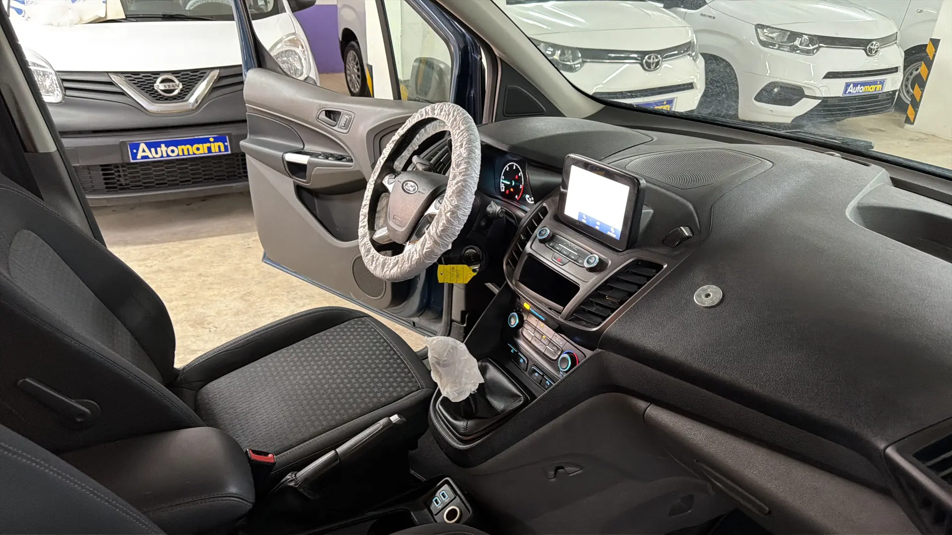 Ford Grand Tourneo - View model 31