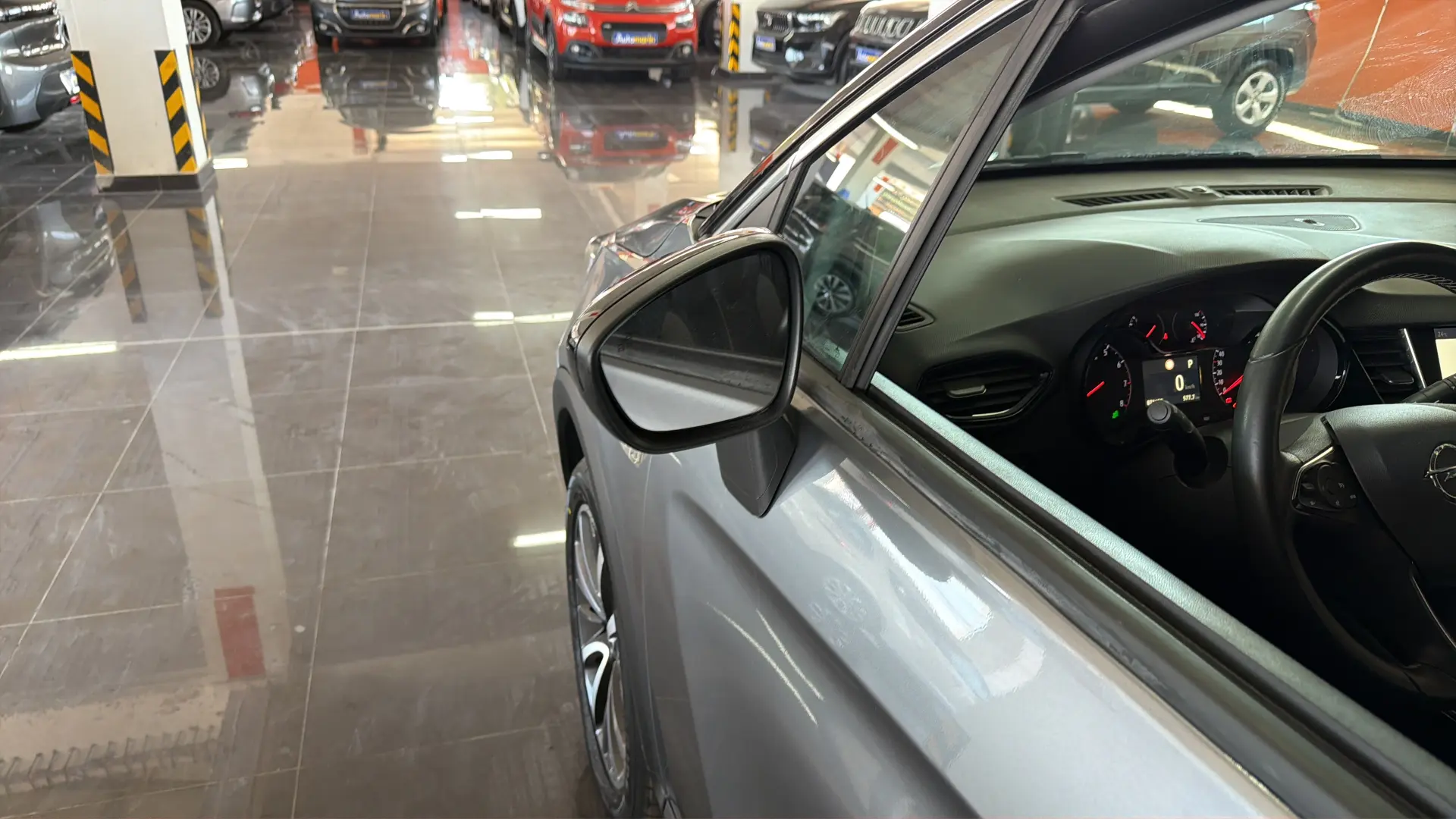 Opel Crossland X - View model 9