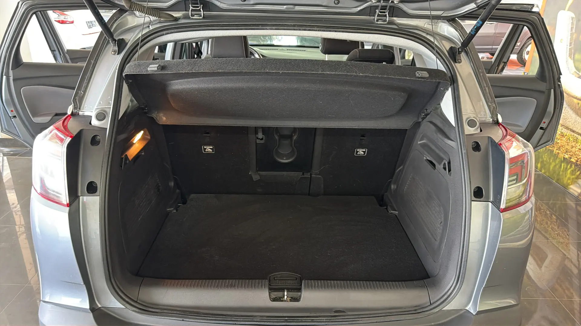 Opel Crossland X - View model 15