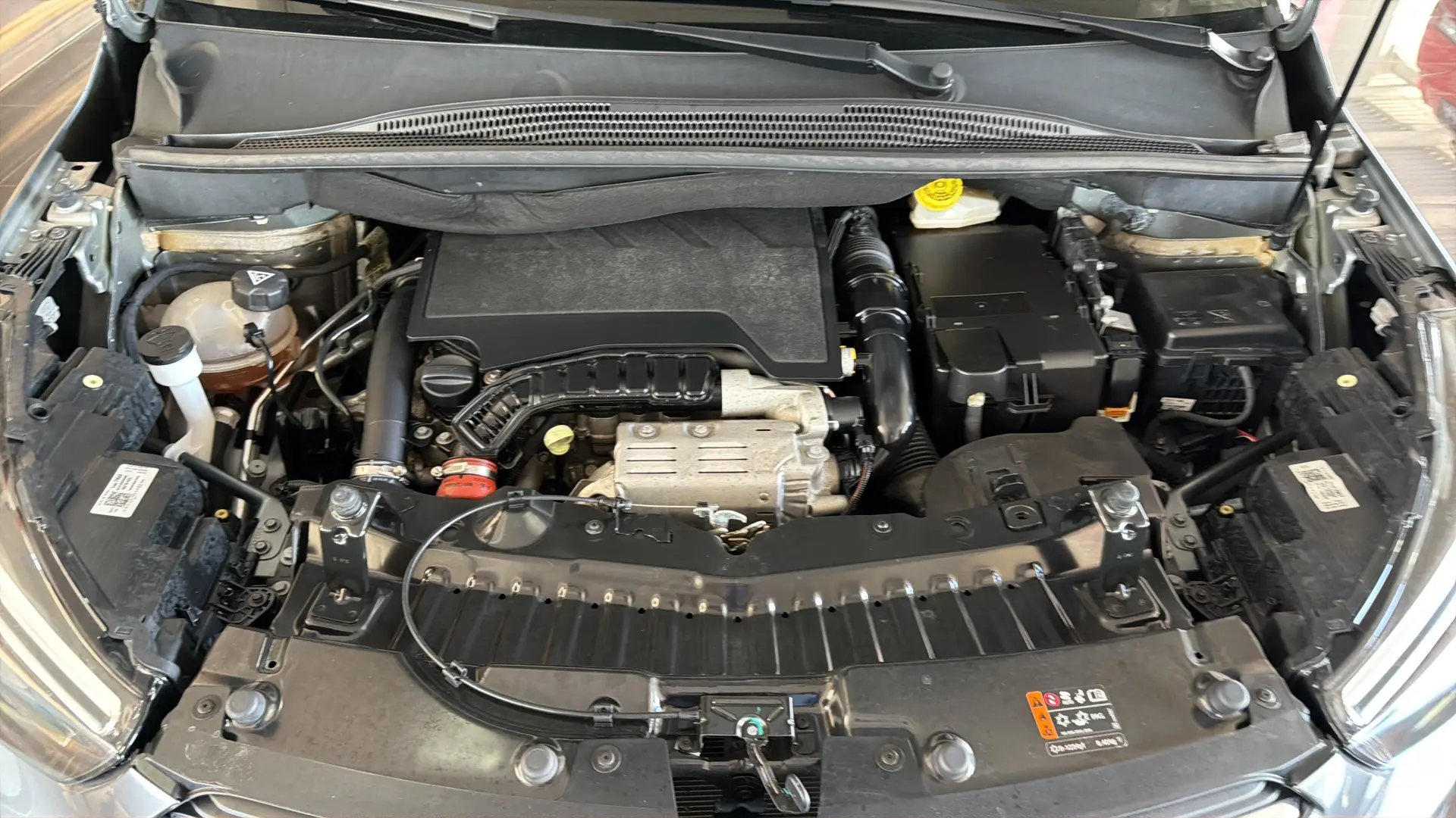 Opel Crossland X - View model 17