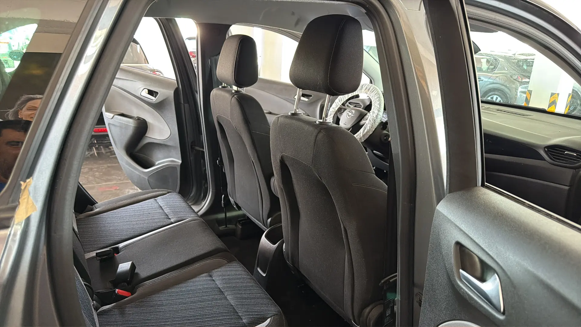 Opel Crossland X - View model 23