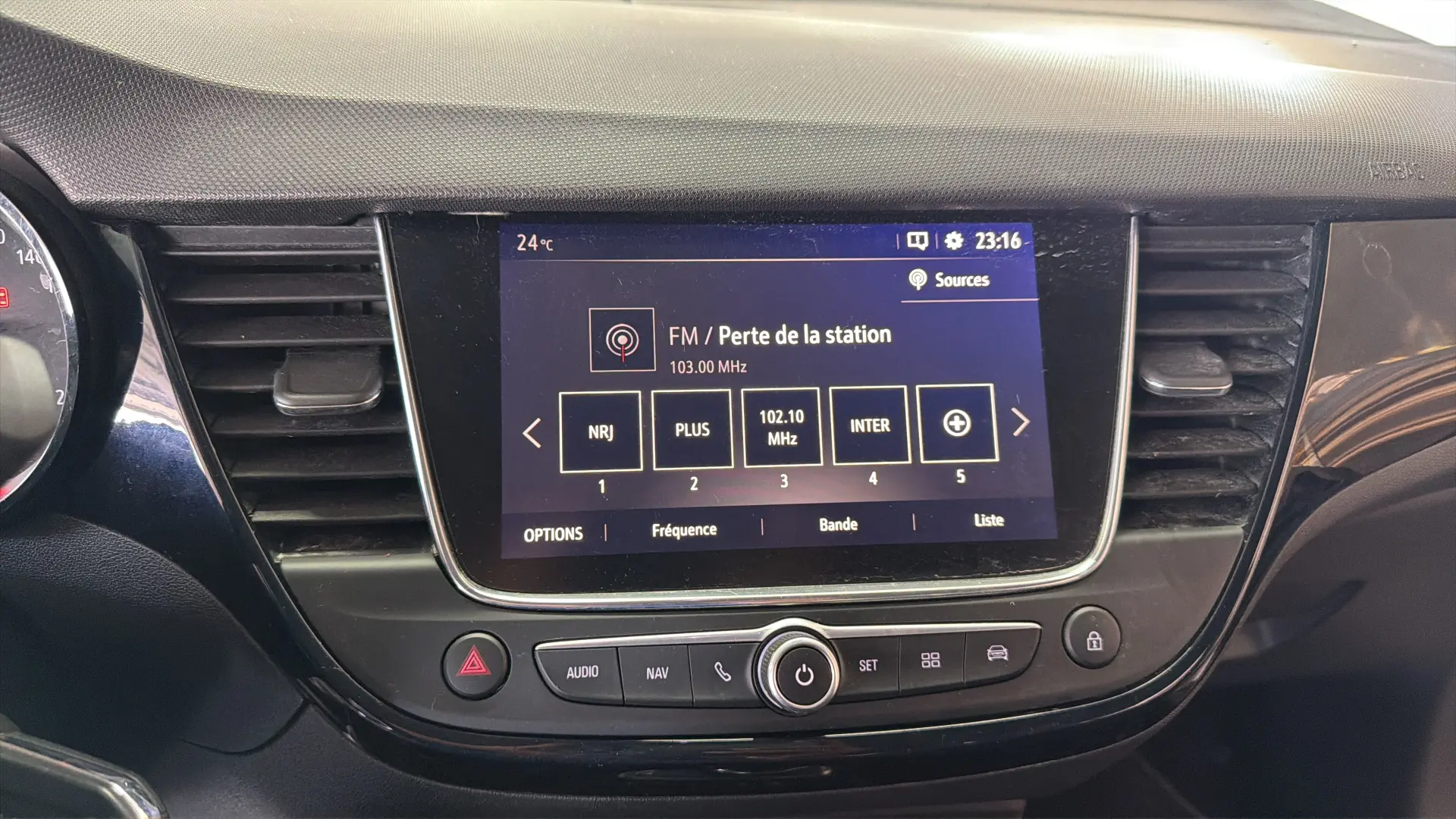 Opel Crossland X - View model 25
