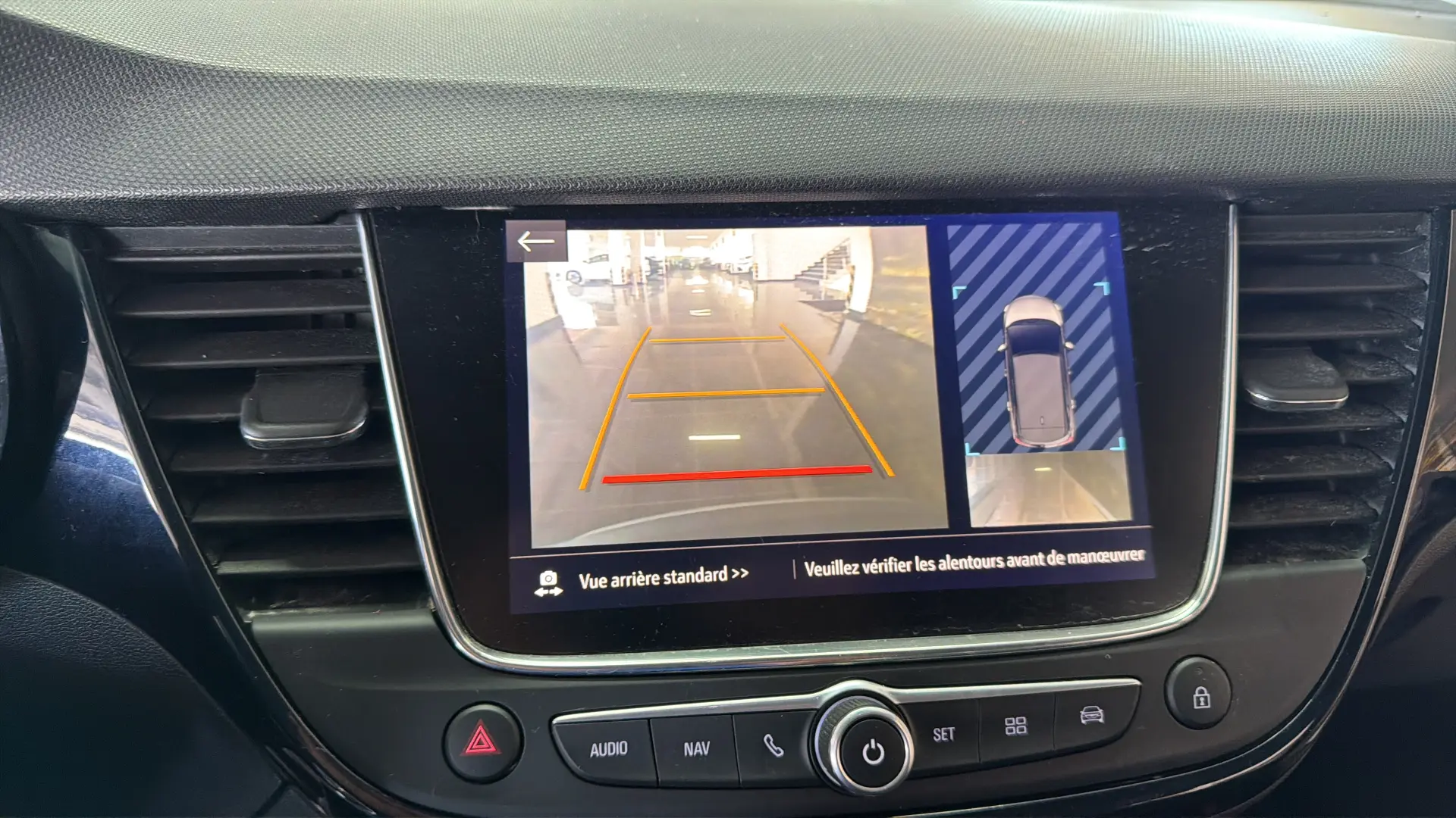 Opel Crossland X - View model 26