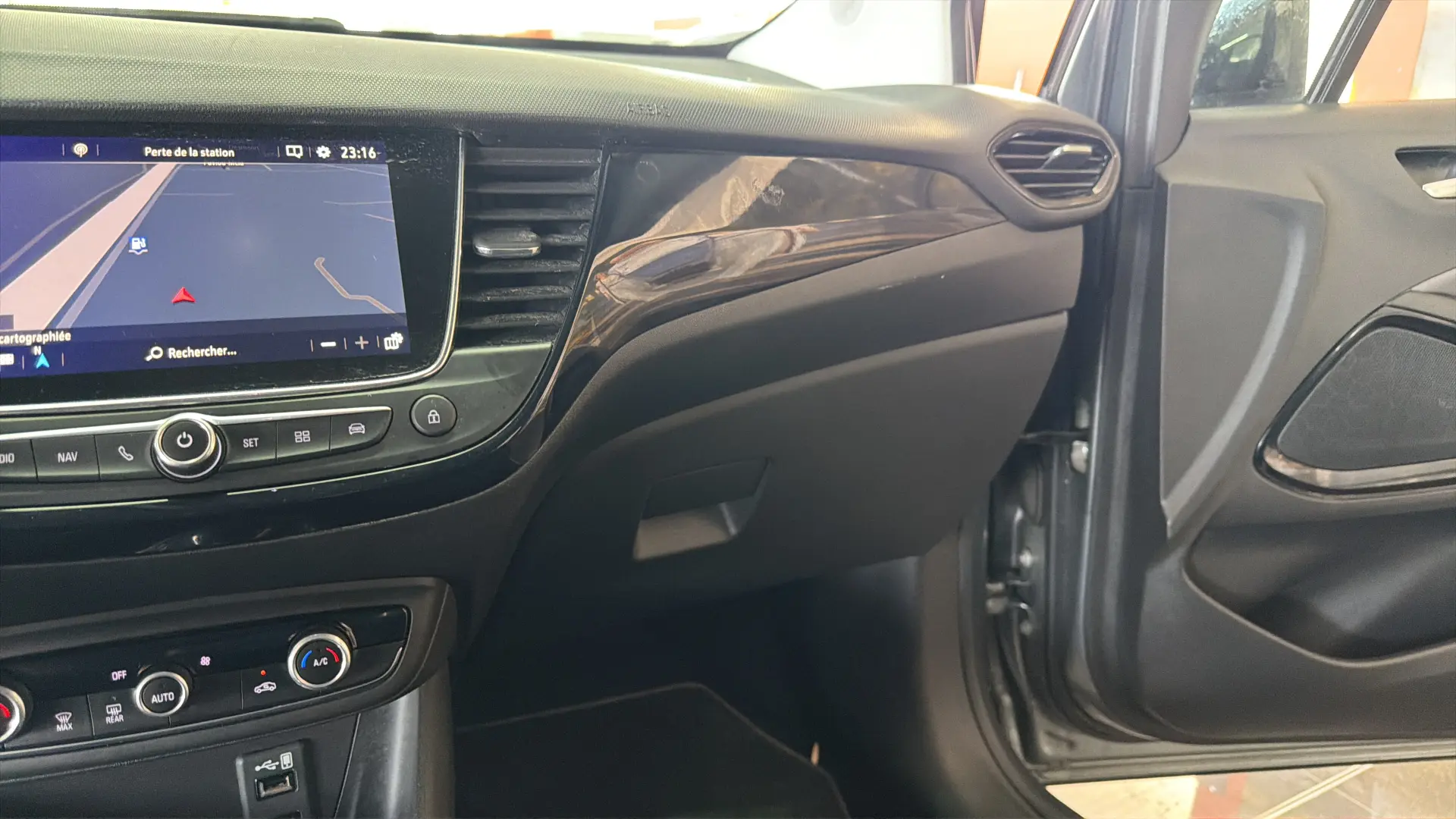Opel Crossland X - View model 27