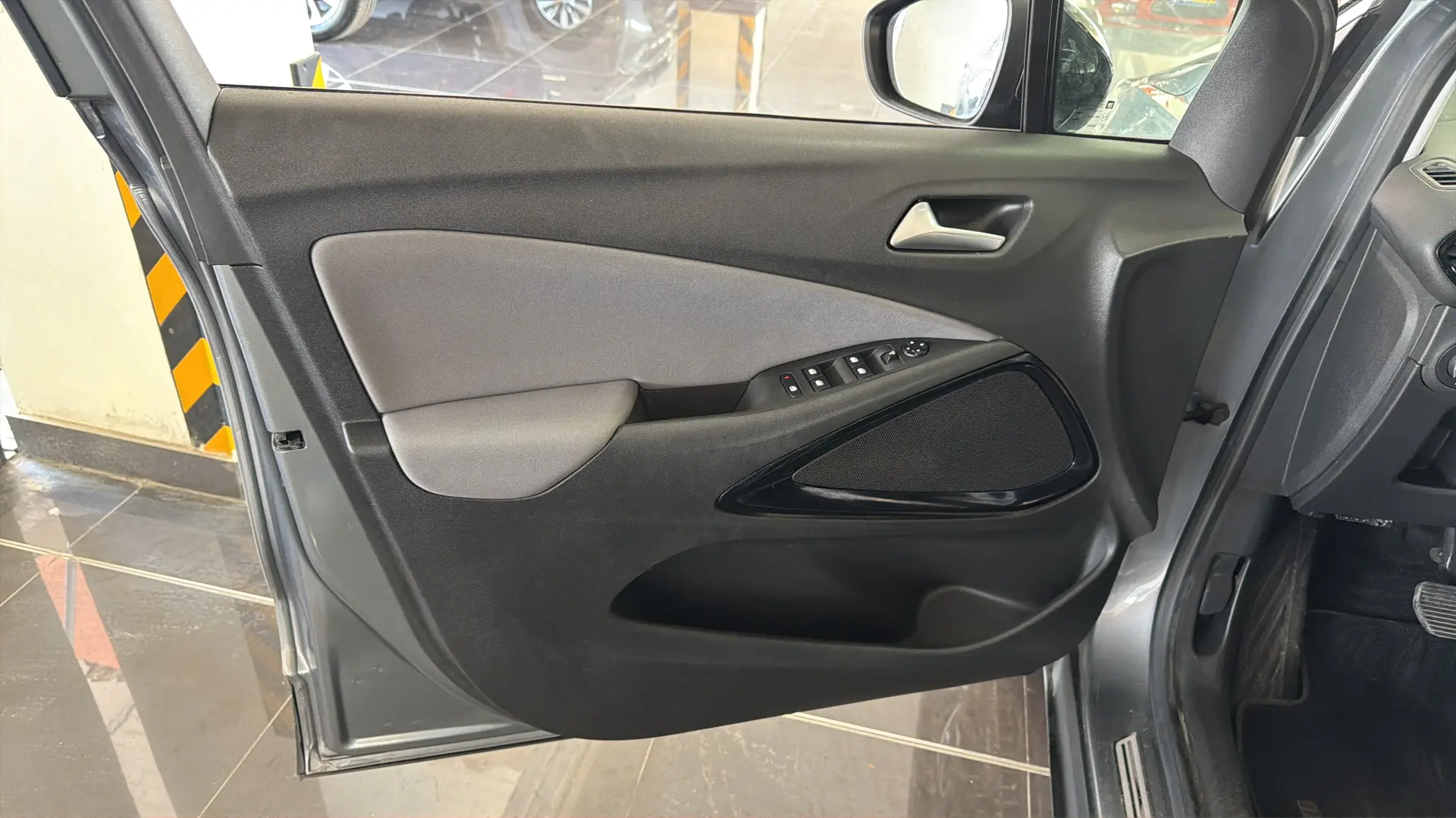 Opel Crossland X - View model 29