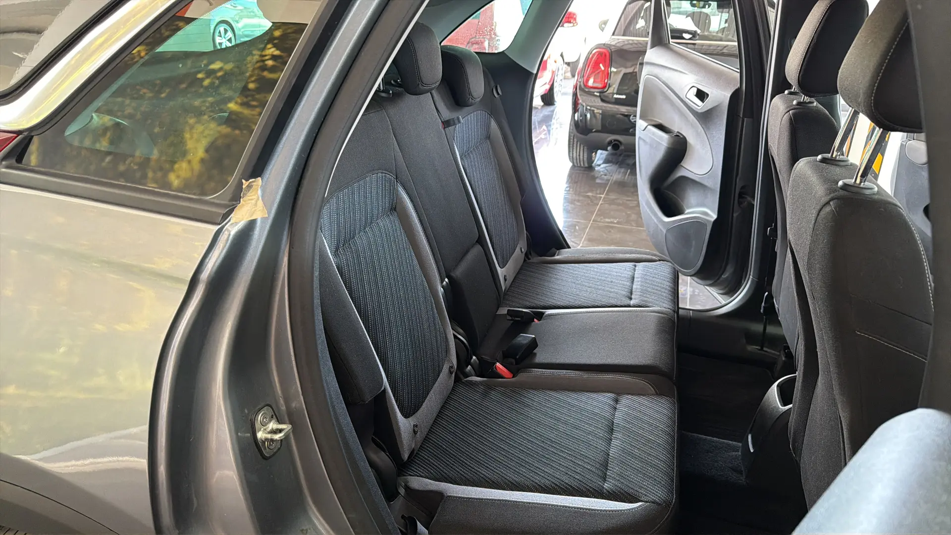 Opel Crossland X - View model 30