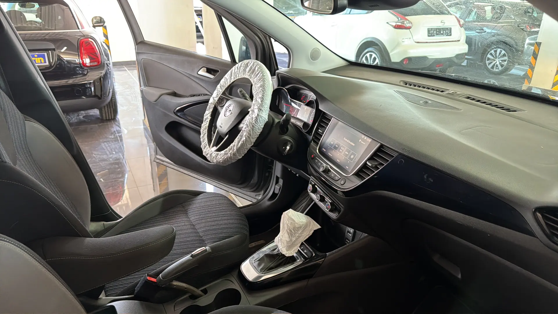 Opel Crossland X - View model 31