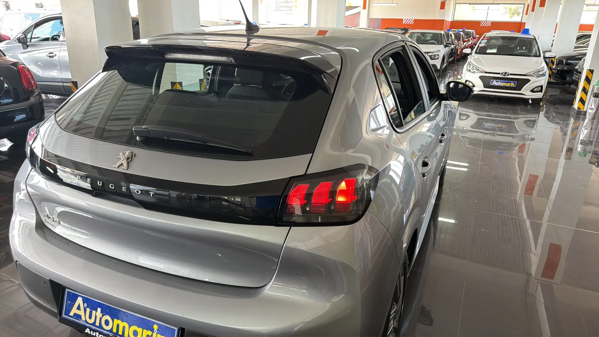 Peugeot 208 - View model 6