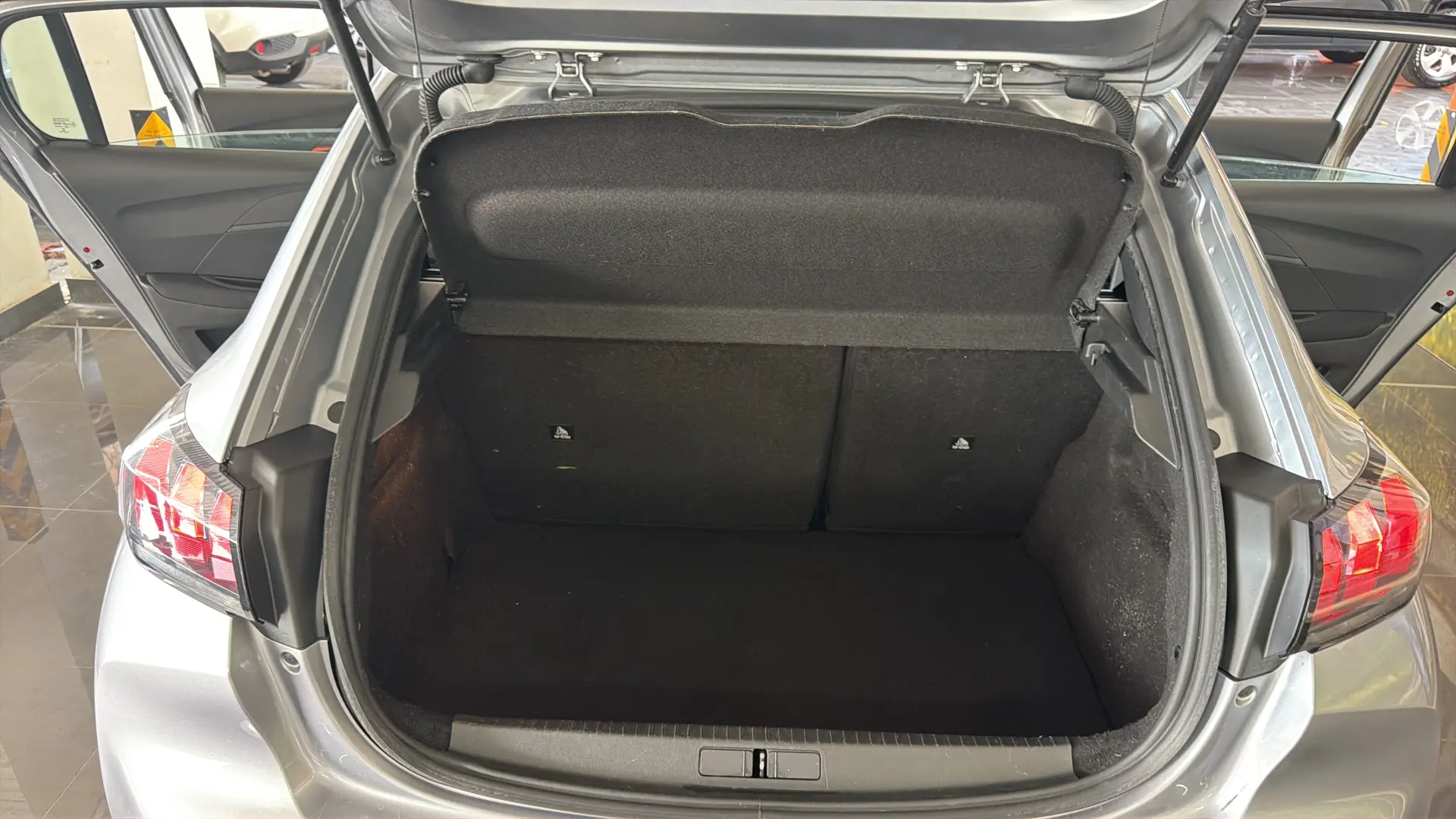 Peugeot 208 - View model 15