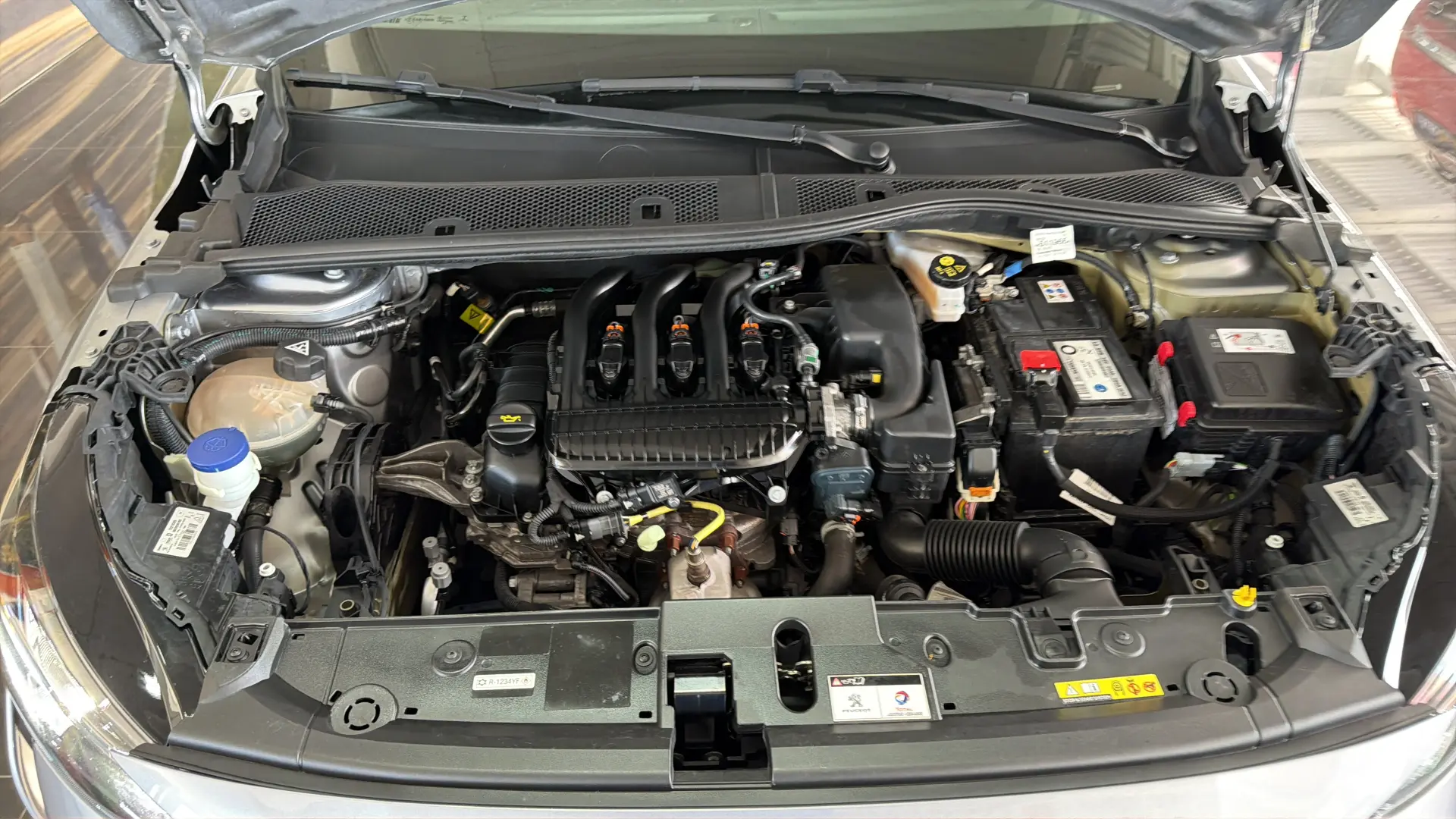 Peugeot 208 - View model 17
