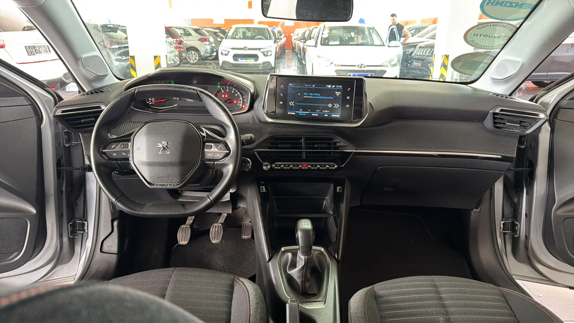 Peugeot 208 - View model 18