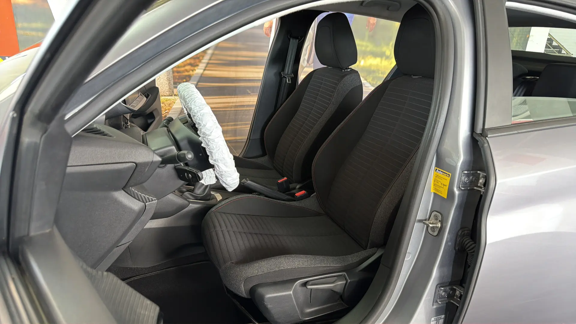 Peugeot 208 - View model 19