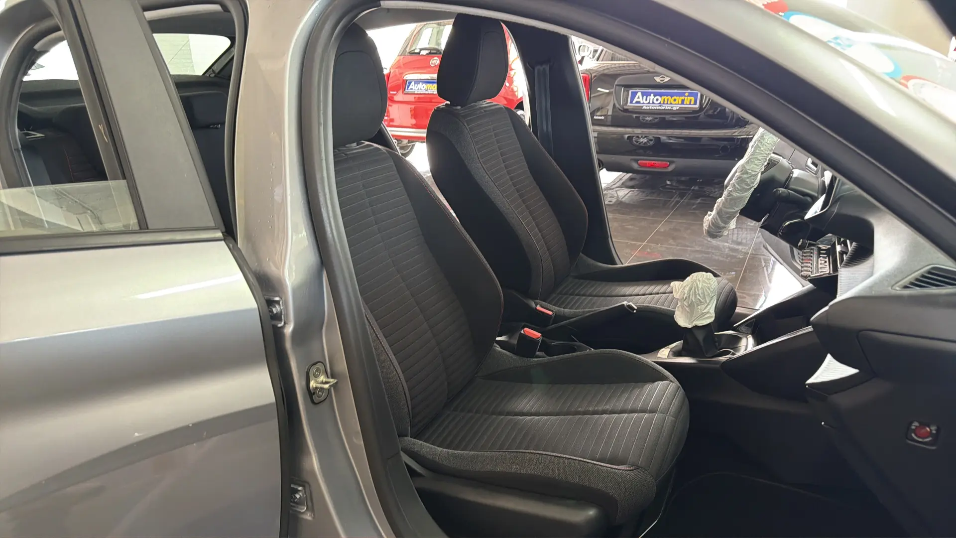 Peugeot 208 - View model 20
