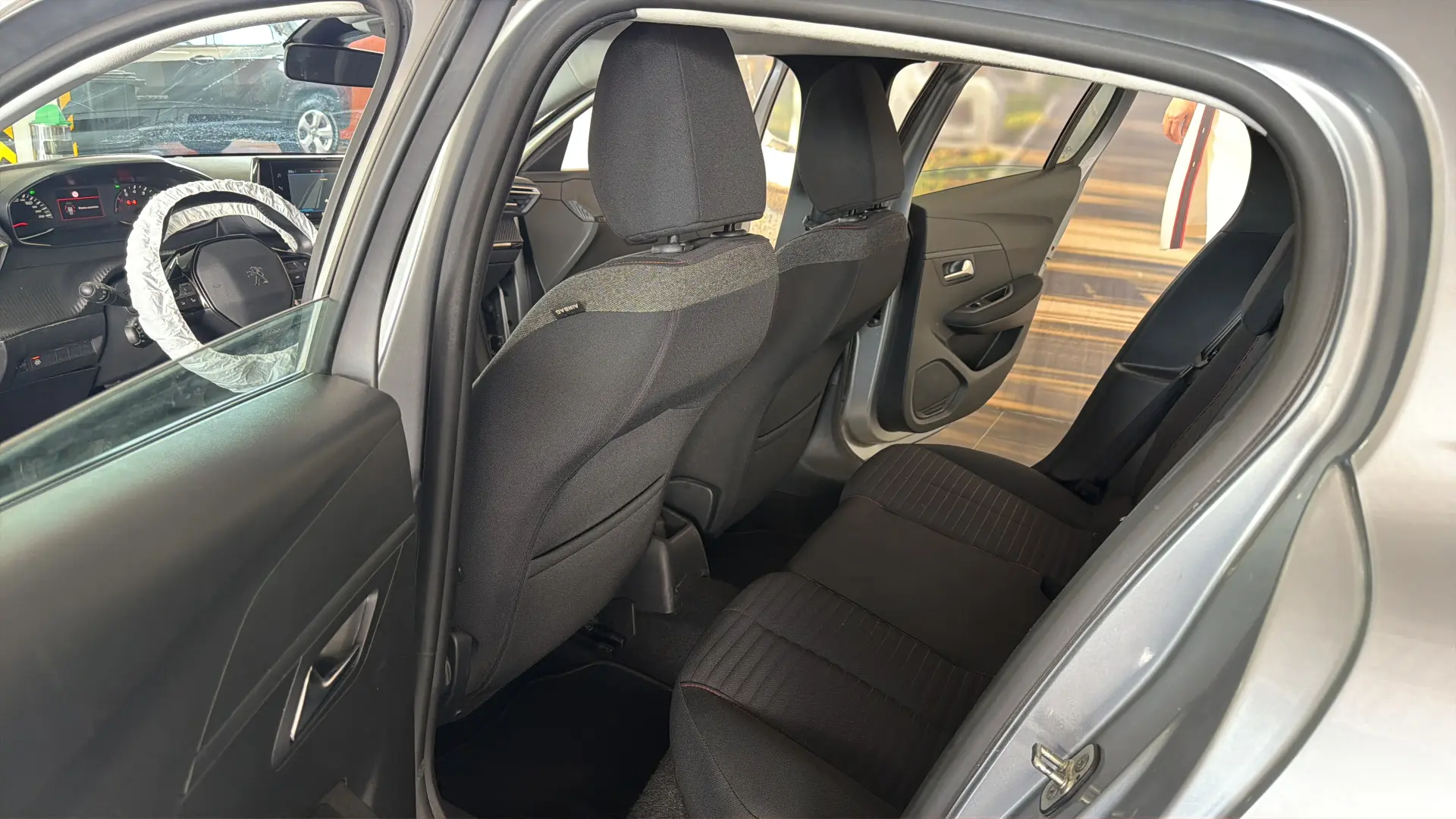 Peugeot 208 - View model 21