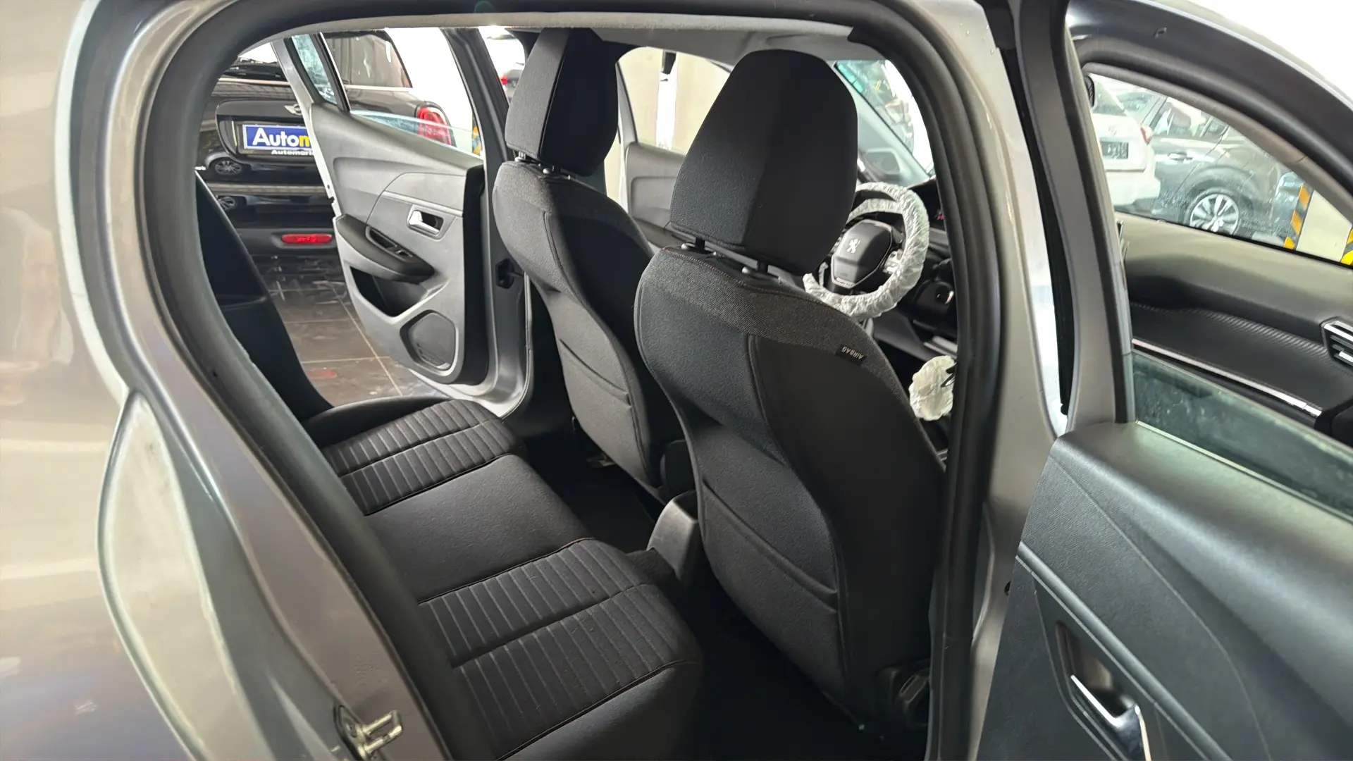 Peugeot 208 - View model 23