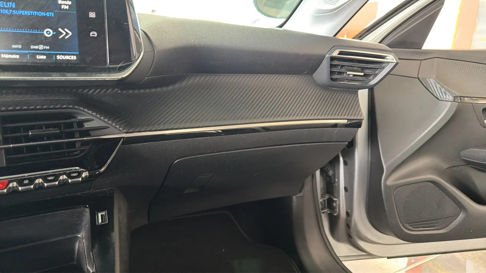 Peugeot 208 - View model 27