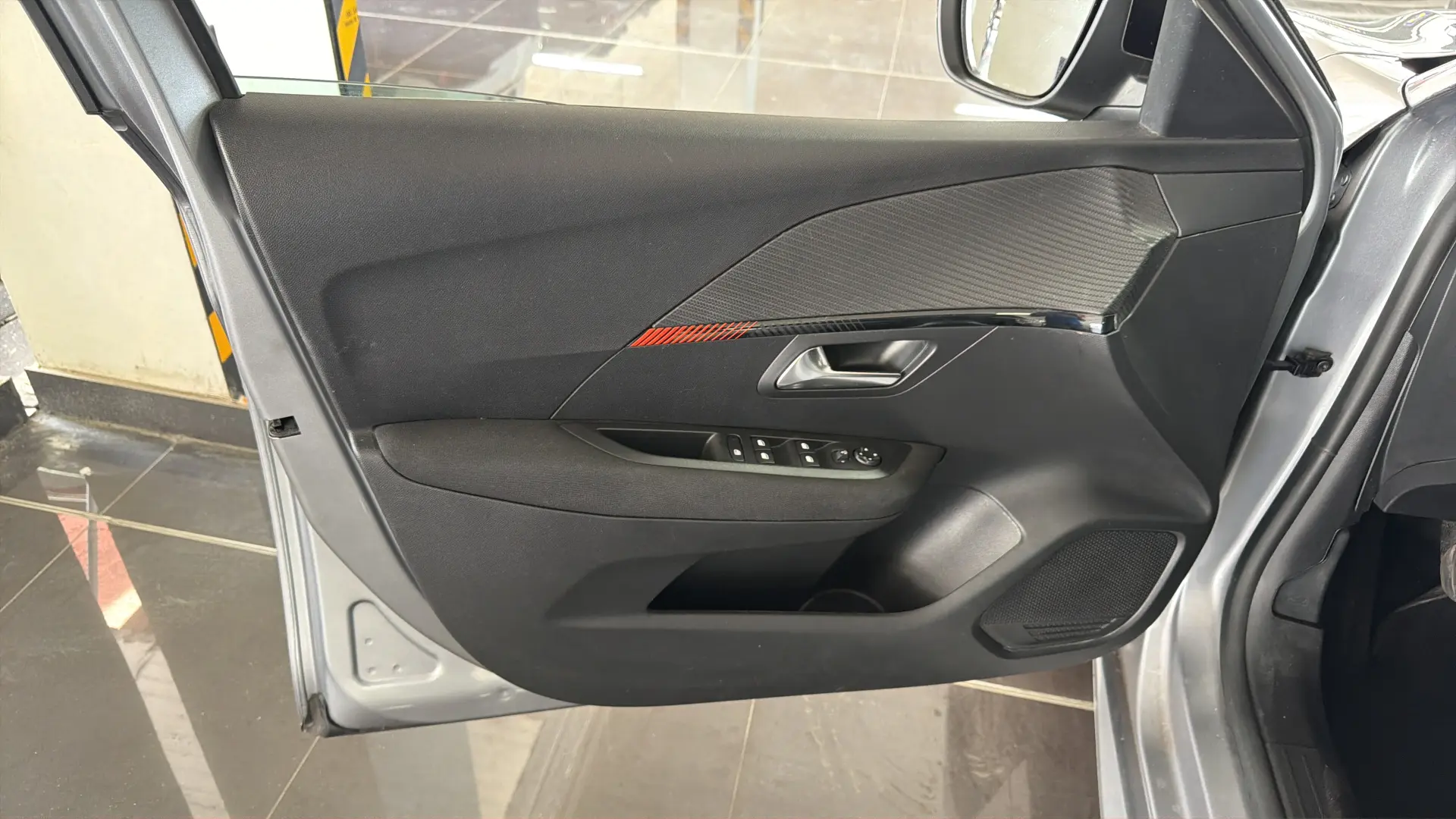 Peugeot 208 - View model 29