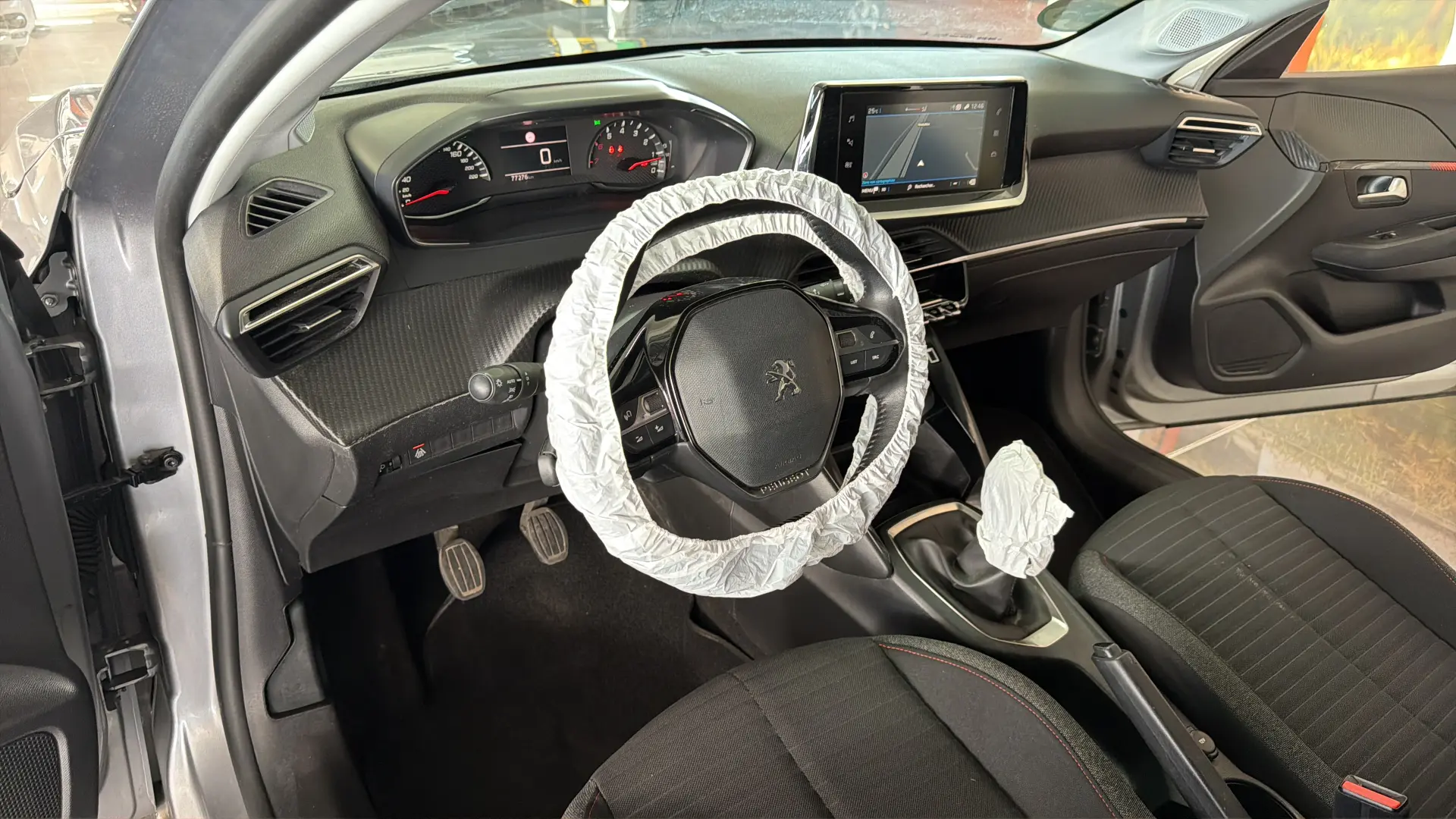 Peugeot 208 - View model 33