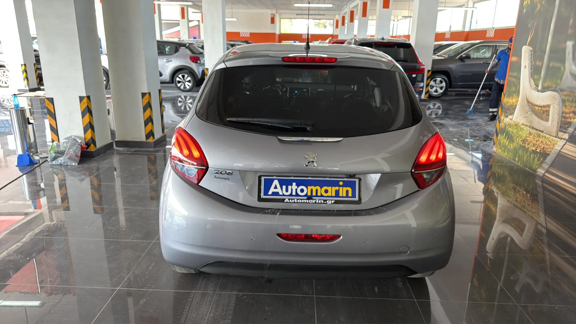 View 5 - Peugeot 208 - 2019