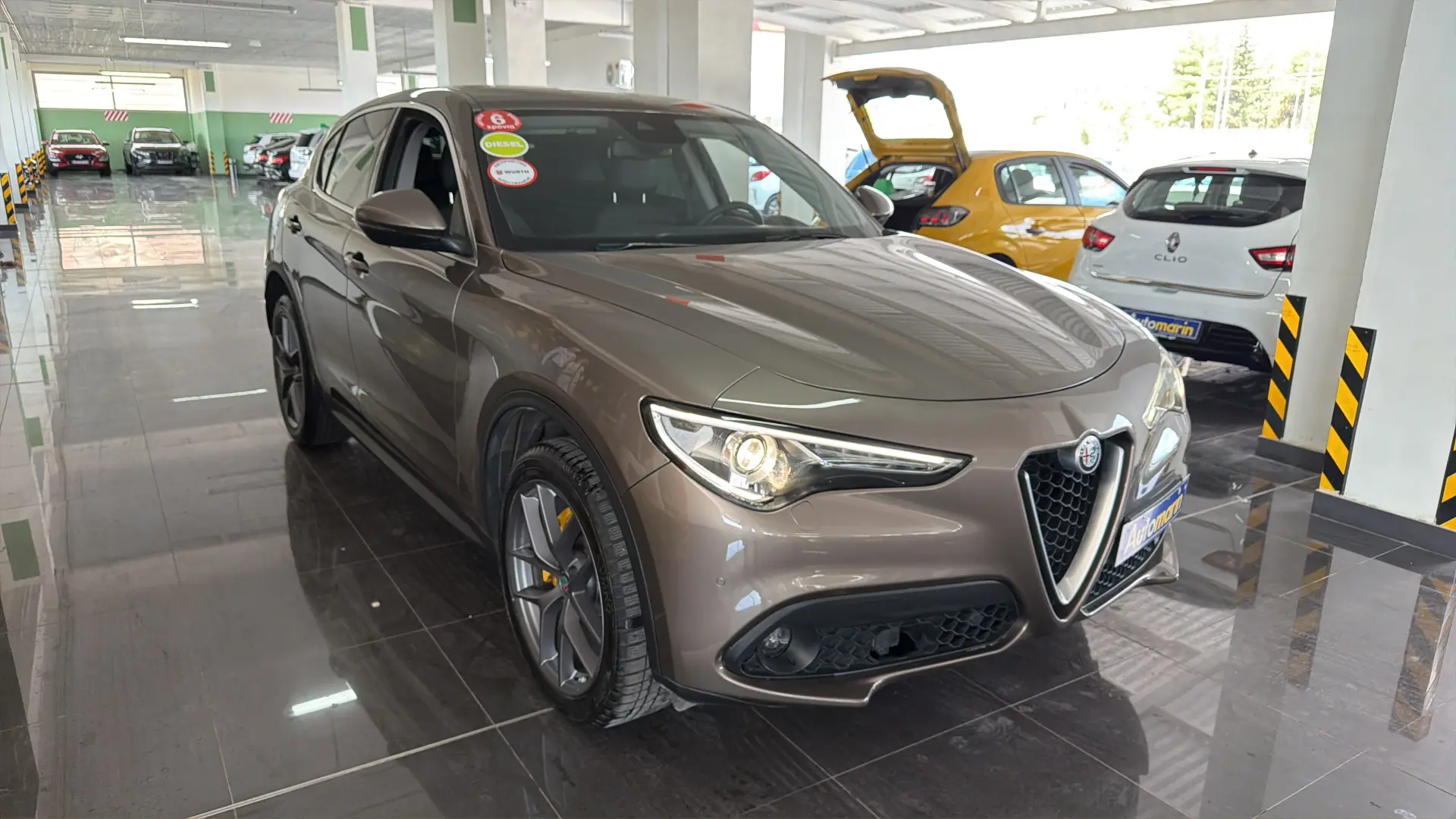 View 3 - Alfa Romeo Stelvio - 2019