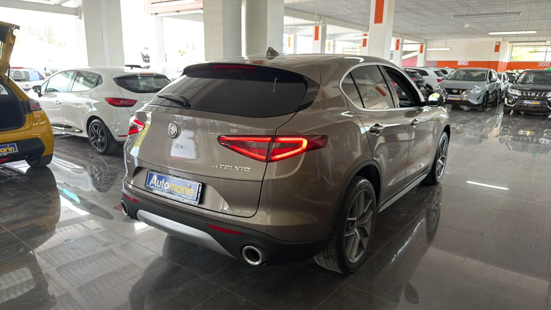 View 4 - Alfa Romeo Stelvio - 2019