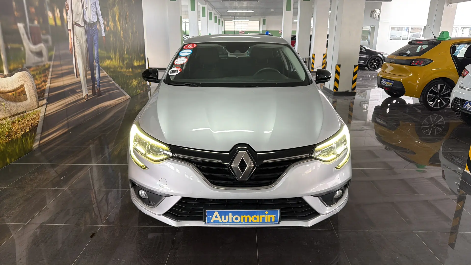 View 2 - Renault Megane - 2018