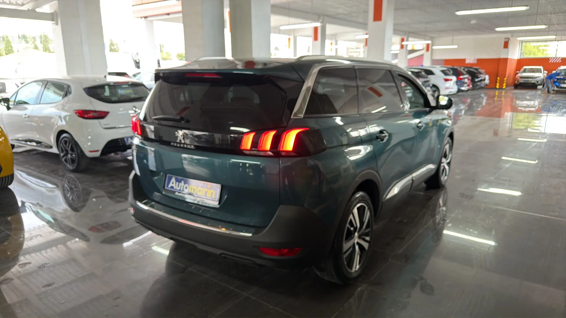 View 4 - Peugeot 5008 - 2019