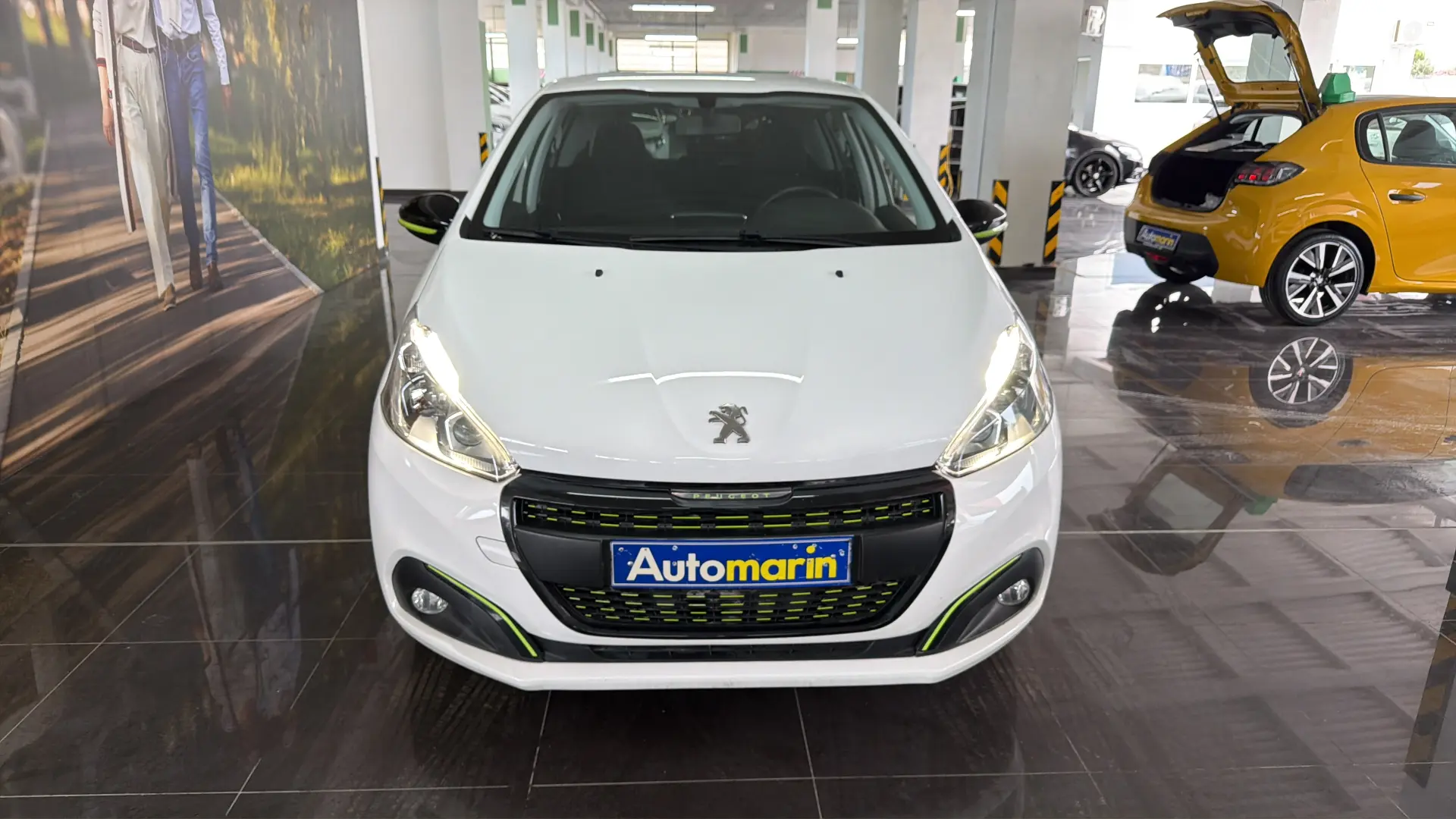 View 2 - Peugeot 208 - 2015