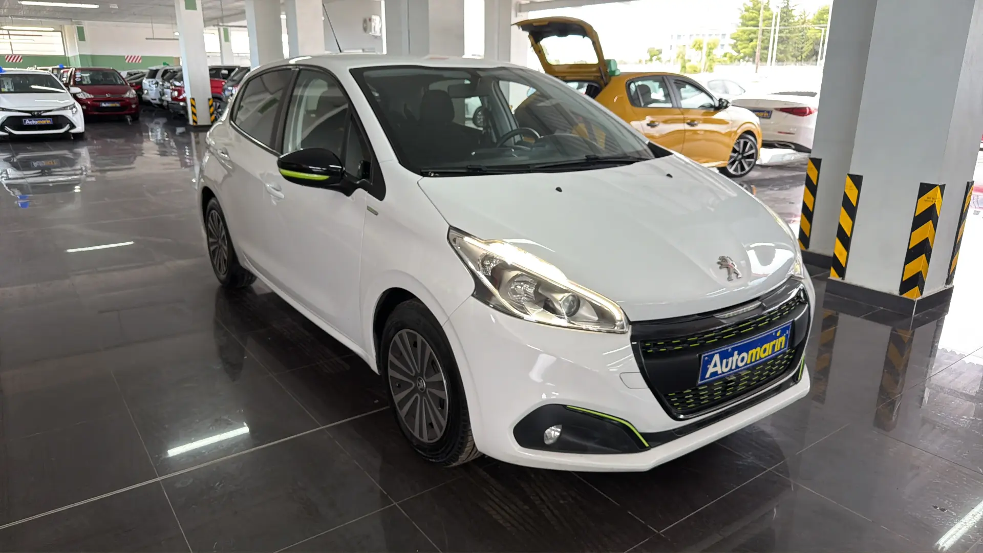 View 3 - Peugeot 208 - 2015