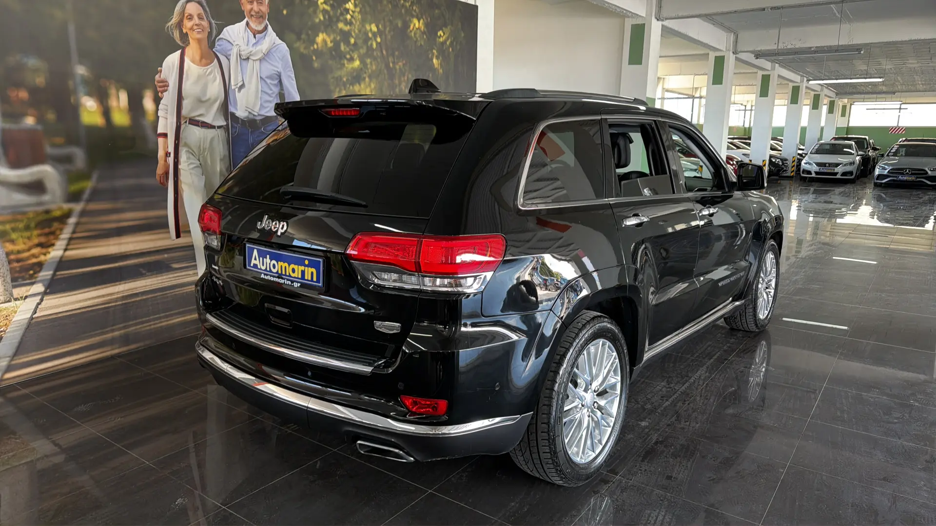 View 4 - Jeep Grand Cherokee - 2018