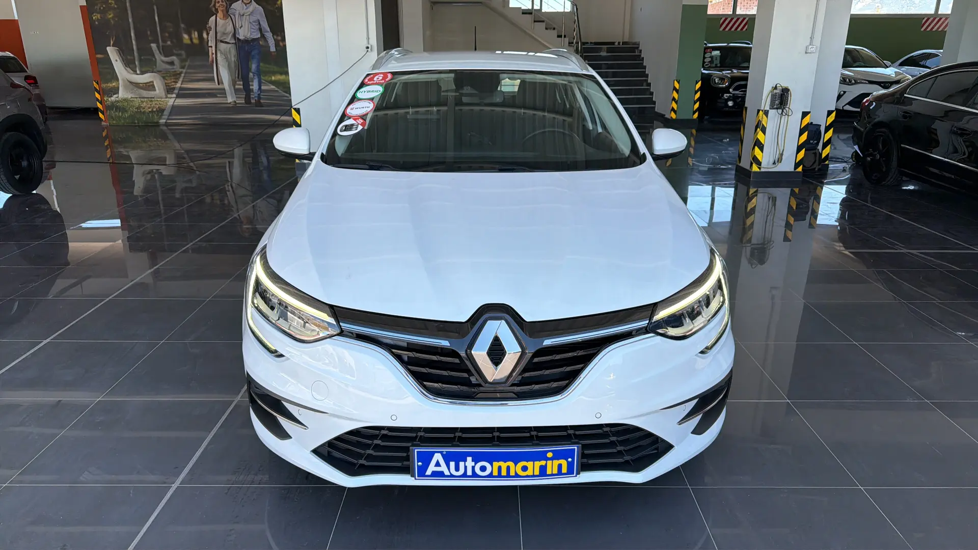 View 2 - Renault Megane - 2022