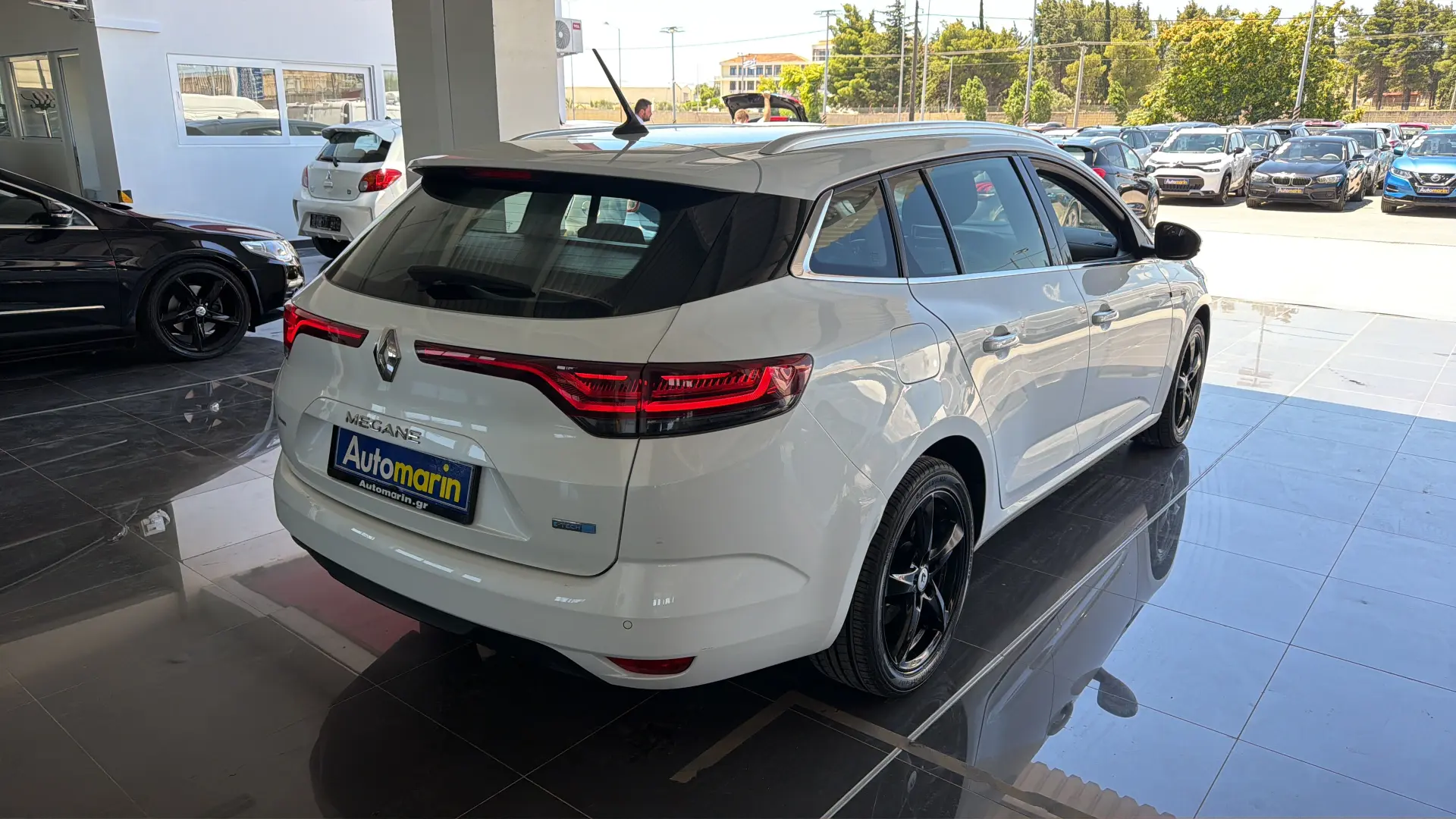 View 4 - Renault Megane - 2022