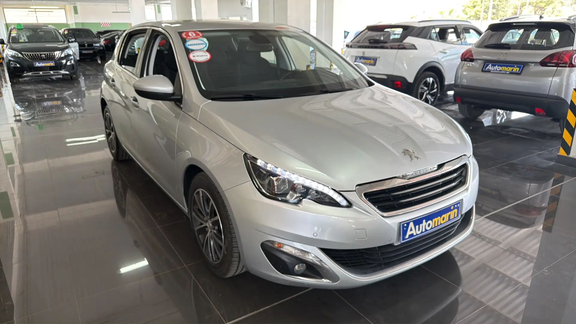 View 3 - Peugeot 308 - 2015