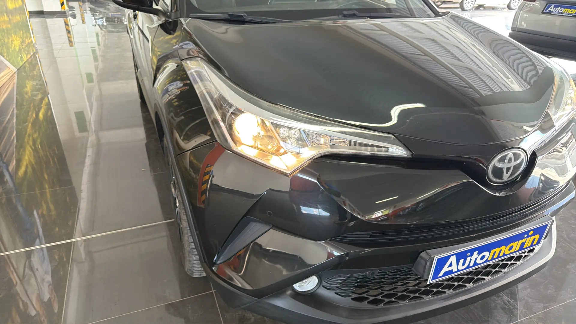 View 3 - Toyota C-HR - 2017