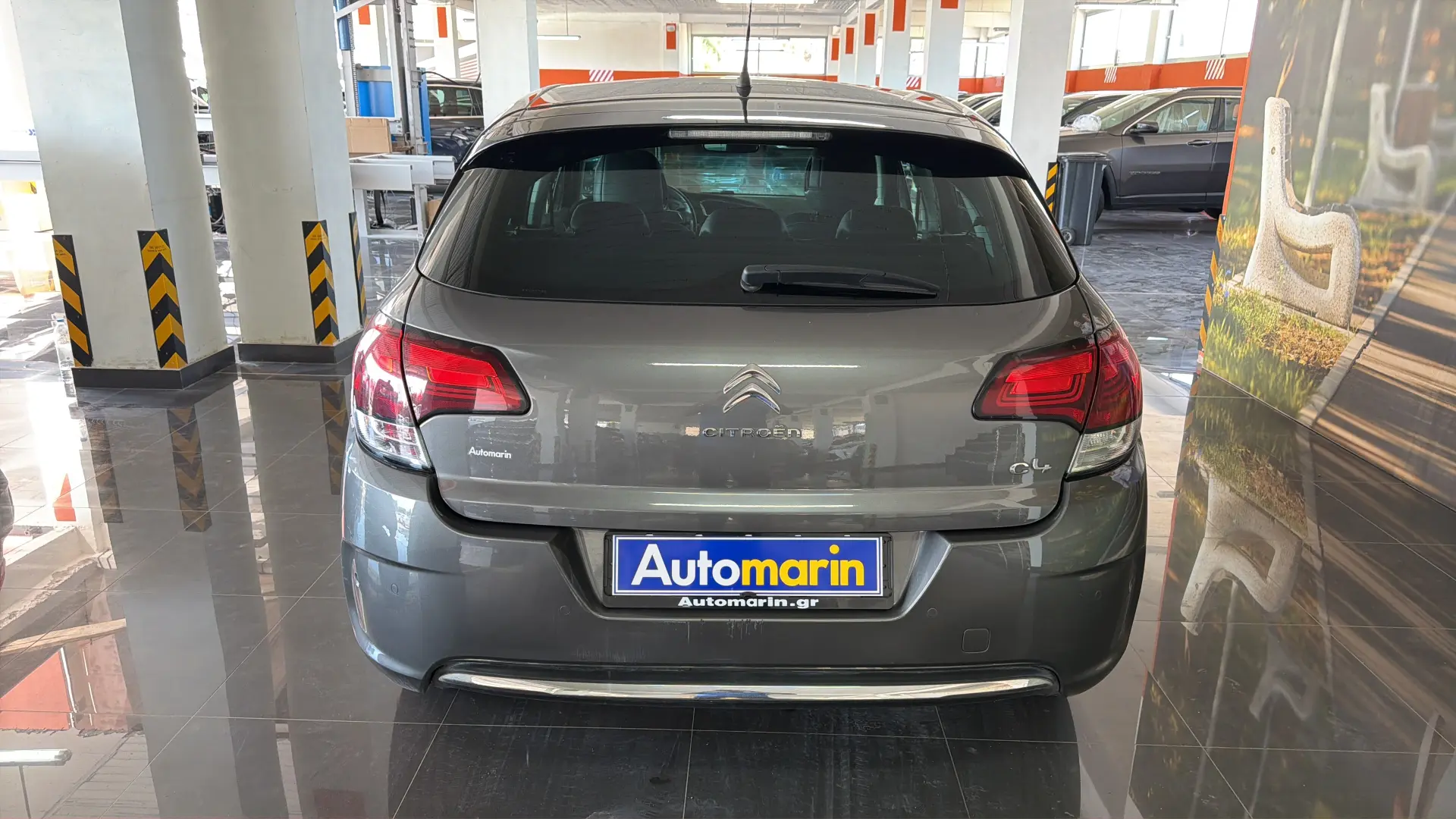 View 5 - Citroen C4 - 2016
