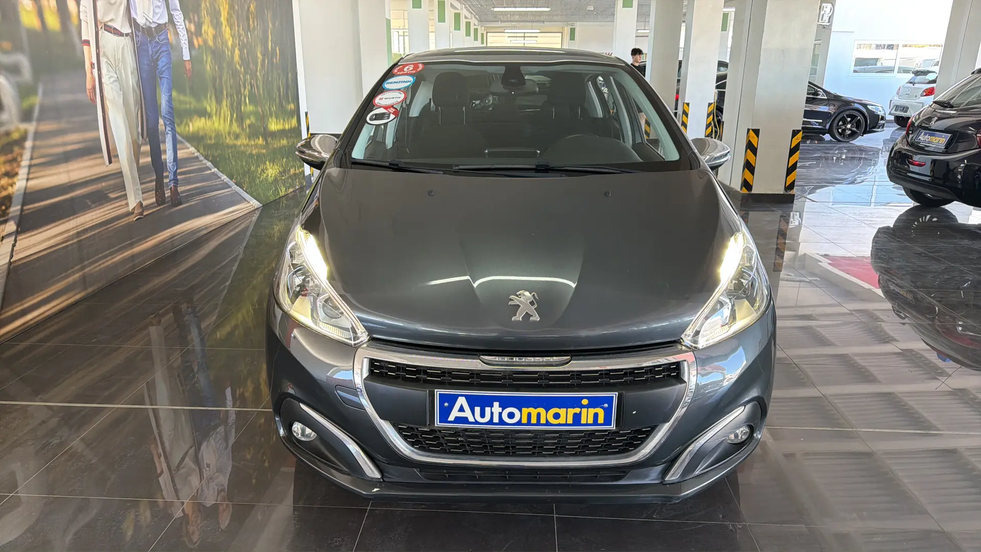 View 2 - Peugeot 208 - 2015