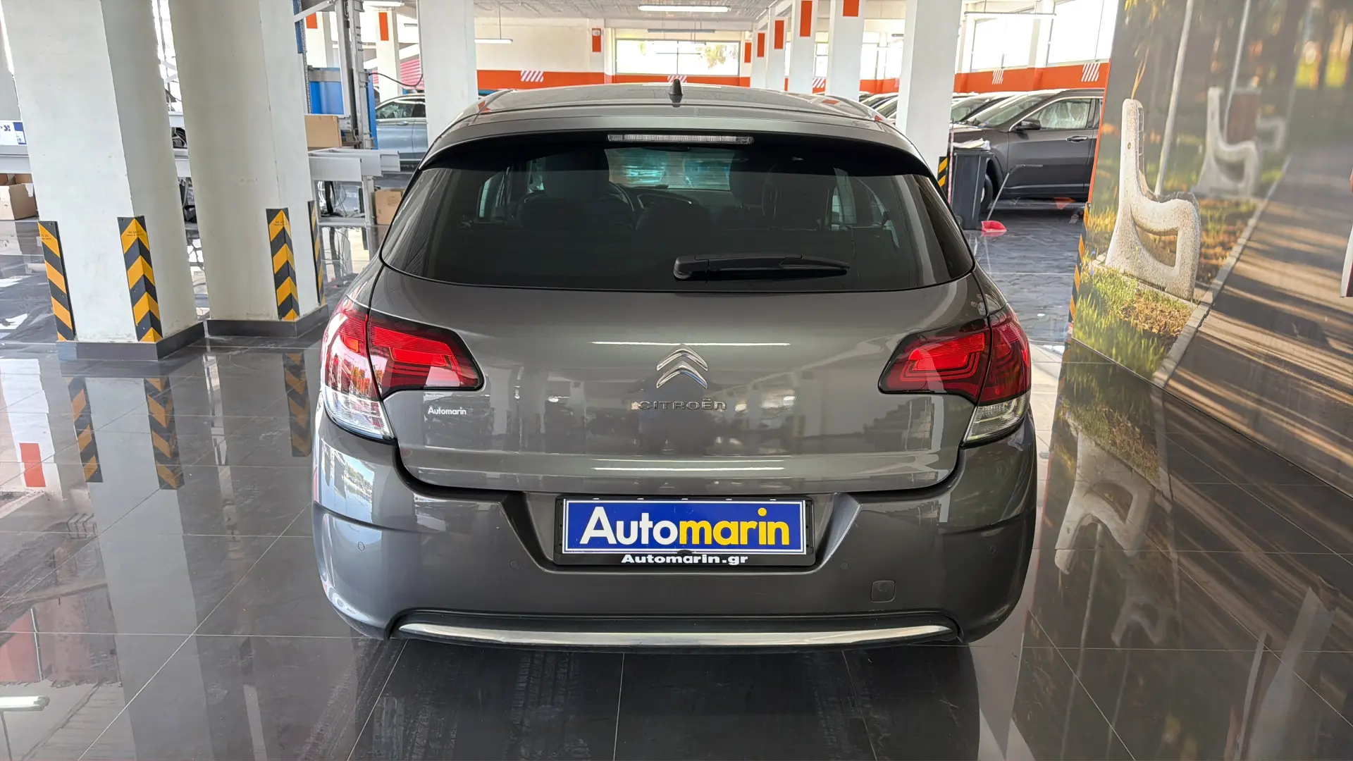 View 5 - Citroen C4 - 2015